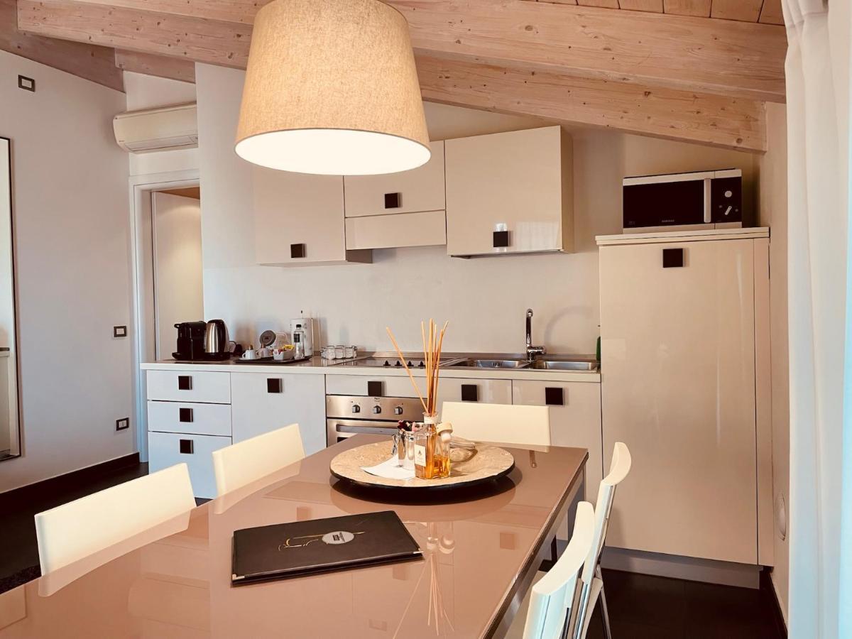 Residence Del Lago 데센자노델가르다 외부 사진