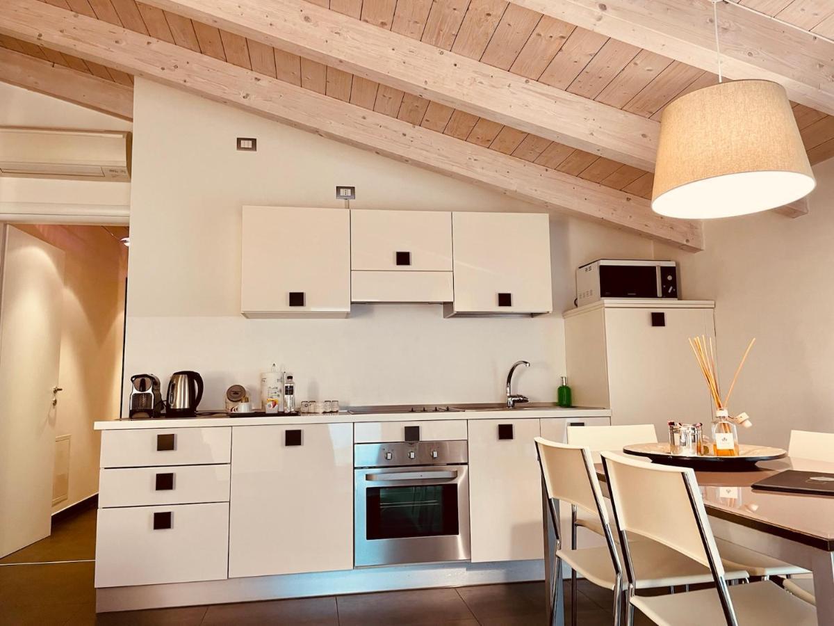 Residence Del Lago 데센자노델가르다 외부 사진