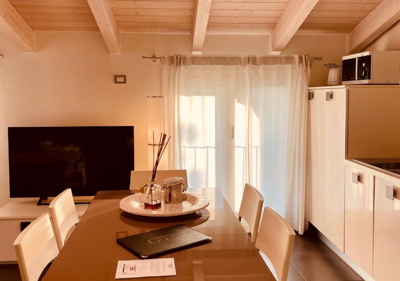 Residence Del Lago 데센자노델가르다 외부 사진