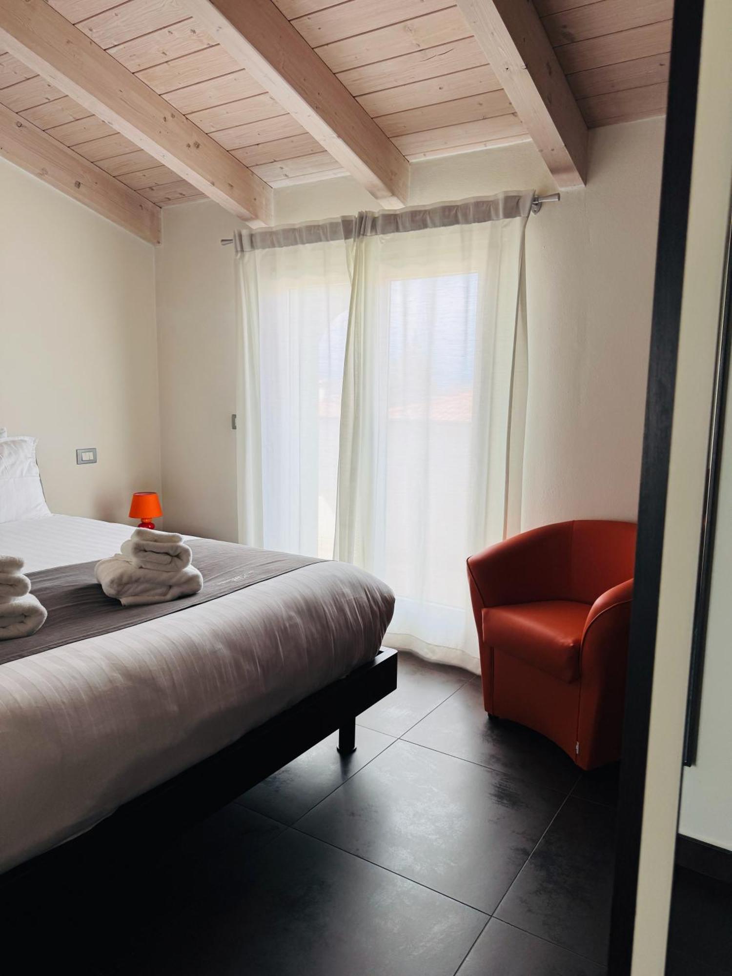 Residence Del Lago 데센자노델가르다 외부 사진